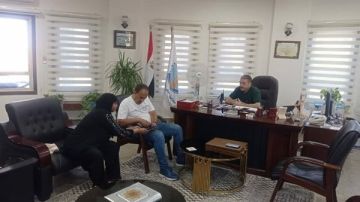 رئيس حي جنوب الغردقة يبحث شكاوى المواطنين في لقاء أسبوعي مباشر