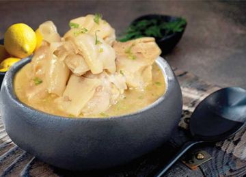  شوربة الكوارع .. كنز غذائي يدعم المفاصل ويقوي المناعة لهؤلاء الفئات