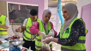 محافظ أسيوط: توزيع لحوم 230 رأس ماشية على الأسر الأولى بالرعاية