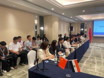 وزير الاستثمار يشارك بفعاليات المائدة المستديرة لقطاع السيارات