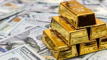 ارتفاع الدولار عالميا يضغط على سعر أونصة الذهب لتخسر 0.6 