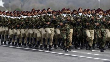 باكستان تستنفر دفاعاتها بعد الضربات الإسرائيلية لإيران