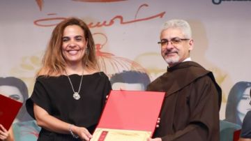 تكريم يارا جبران في المركز الكاثوليكي المصري للسينما عن مسلسل لام شمسية