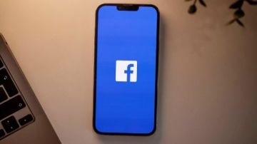 حظر جماعي للمجموعات وحسابات فيسبوك وإنستجرام يغضب الجميع