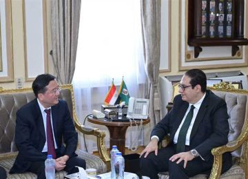 رئيس جامعة القاهرة يبحث تعزيز علاقات التعاون مع جامعة شاندونغ الصينية