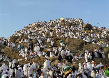 بث مباشر جبل عرفات الآن لحظة بلحظة.. توافد الحجاج على عرفة لأداء ركن الحج الأعظم بث مباشر جبل عرفات الآن لحظة بلحظة.. توافد الحجاج على عرفة لأداء ركن الحج الأعظم