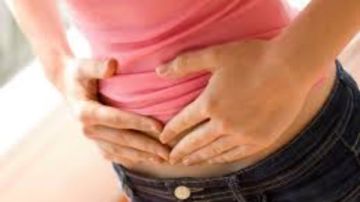 10 أطعمة سحرية لتنظيم الأمعاء وتحسين الهضم.. احرص على تناولها