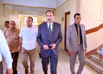 محافظ سوهاج يشدد على الانضباط وتأمين لجان الثانوية العامة خلال جولته بساقلتة