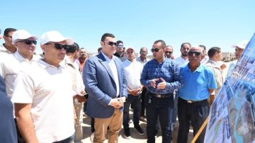 وزير الإسكان يتفقد مشروع بحيرات نيو مارينا والبوغاز والطرق والمداخل