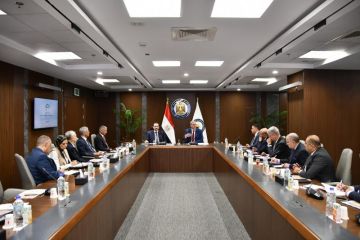 وزير البترول يعقد اجتماعا مع مساهمي أبوطرطور تطورات بمشروع إنتاج حامض الفوسفوريك بهضبة أبوطرطور وزير البترول يعقد اجتماعا مع مساهمي أبوطرطور تطورات بمشروع إنتاج حامض الفوسفوريك بهضبة أبوطرطور