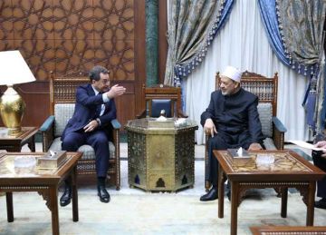 شيخ الأزهر يستقبل السفير الفرنسي ويعرب عن تقديره لموقف باريس المتزن من العدوان على غزة شيخ الأزهر يستقبل السفير الفرنسي ويعرب عن تقديره لموقف باريس المتزن من العدوان على غزة