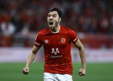 أكرم توفيق: صليت استخارة قبل قرار الرحيل عن الأهلي ومش قادر أروح النادي 