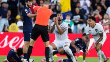 بوتافوجو يتصدر المجموعة الثانية بمونديال الأندية بفوزه على سان جيرمان 1-0 بوتافوجو يتصدر المجموعة الثانية بمونديال الأندية بفوزه على سان جيرمان 1-0