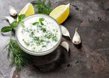 لن تستغرق 5 دقائق.. أسرع طريقة لتحضير طبق السلطة (المكونات وطريقة التحضير)