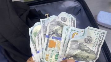 مهربة داخل شبشب.. مطار القاهرة يضبط 3 آلاف دولار في طرد وارد من المغرب