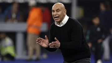 بلطجة داخل فيلا.. تفاصيل الاتهامات المتبادلة بين حسام حسن وزوجته بلطجة داخل فيلا.. تفاصيل الاتهامات المتبادلة بين حسام حسن وزوجته