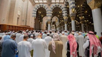 خطيب المسجد النبوي يوصي المسلمين بالمداومة على الحسنات وتجنب السيئات