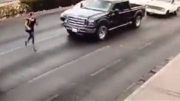 رجعها لـ صاحبها وهرب.. سيارة تطيح بـ 3 أشقاء على طريق الأوتوستراد بمدينة نصر رجعها لـ صاحبها وهرب.. سيارة تطيح بـ 3 أشقاء على طريق الأوتوستراد بمدينة نصر