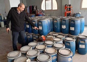 ضبط 11 طن مبيدات ومخصبات زراعية مجهولة المصدر داخل مخزن في الشرقية ضبط 11 طن مبيدات ومخصبات زراعية مجهولة المصدر داخل مخزن في الشرقية