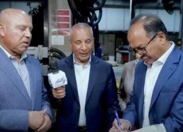 كامل الوزير يقيل مسؤولا من وزارة الصناعة على الهواء (فيديو)