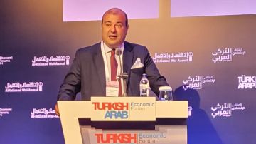 خالد حنفي: خلق نظام تجاري عادل يتيح للدول العربية استغلال مواردها في مجابهة الأزمات