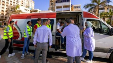 عشرات الشباب يشاركون فى حملة مستقبل وطن بورسعيد للتبرع بالدم