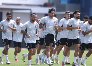 هل كثرة النجوم تؤثر على غرفة ملابس الأهلي؟.. مصطفى شوبير يجيب