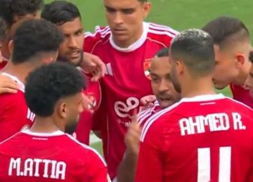 تصرف مفاجئ من لاعبي الأهلي مع الجماهير قبل مباراة بورتو