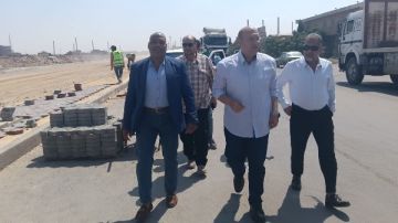 رفع معدلات التنفيذ.. نائب محافظ الجيزة يتابع أعمال رصف طريق 21 بنطاق مركزي الصف وأطفيح