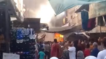 ماس كهربائي.. إخماد نيران حريق هائل بمحل أدوات منزلية بشارع المعاهدة بطنطا