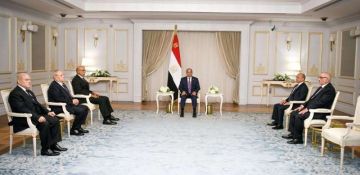 متحدث الرئاسة ينشر صور أداء اليمين لرؤساء النقض ومجلس الدولة وقضايا الدولة والنيابة الإدارية أمام الرئيس متحدث الرئاسة ينشر صور أداء اليمين لرؤساء النقض ومجلس الدولة وقضايا الدولة والنيابة الإدارية أمام الرئيس