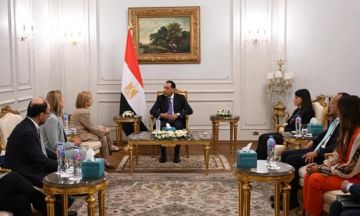 رئيس الوزراء يلتقى نائب رئيس بنك الاستثمار الأوروبى والوفد المرافق لها رئيس الوزراء يلتقى نائب رئيس بنك الاستثمار الأوروبى والوفد المرافق لها