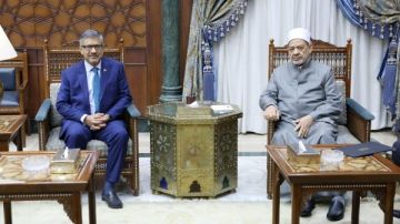شيخ الأزهر يستقبل سفير باكستان بالقاهرة لبحث سبل تعزيز التعاون العلمي والدعوي