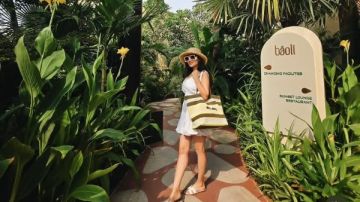 مي عمر تلفت الأنظار بإطلالة صيفية في أحدث ظهور