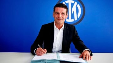 رسميا.. إنتر ميلان يعلن كريستيان كيفو مدربا للفريق رسميا.. إنتر ميلان يعلن كريستيان كيفو مدربا للفريق