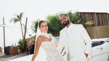 جلسة تصوير أمينة خليل وزوجها في اليونان شاهد