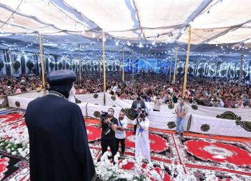 البابا تواضروس يلتقي أهالي العصافرة في الإسكندرية بسرادق يسع 12 ألف مواطن (صور) البابا تواضروس يلتقي أهالي العصافرة في الإسكندرية بسرادق يسع 12 ألف مواطن (صور)