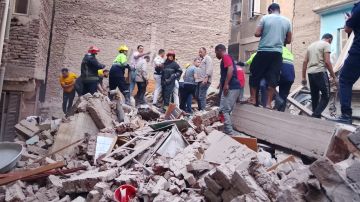 انهيار وتصدع.. فصل الكهرباء والغاز بمحيط عقارات حدائق القبة انهيار وتصدع.. فصل الكهرباء والغاز بمحيط عقارات حدائق القبة