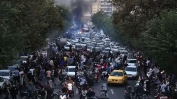 مئات الإيرانيين يغادرون طهران مع تواصل القصف الإسرائيلي