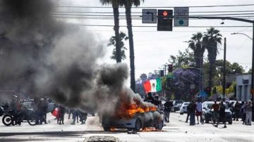 محلل سياسي يكشف أسباب اندلاع الاحتجاجات في كاليفورنيا محلل سياسي يكشف أسباب اندلاع الاحتجاجات في كاليفورنيا