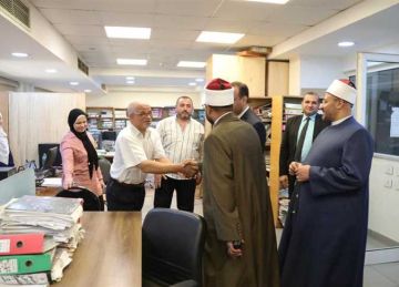 أمين البحوث الإسلامية يتفقد إدارات المجمع ويشدد على أهمية العمل الجماعي وتطوير الأداء.. صور