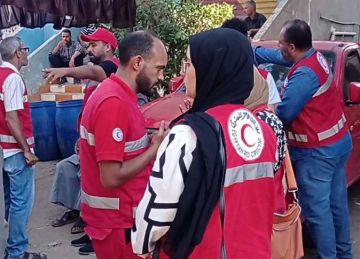 بعد حادث الطريق الإقليمي.. 60 متطوعا بالهلال الأحمر يقدمون الدعم النفسي والمادي لأسر الضحايا بقرية كفر السنابسة بعد حادث الطريق الإقليمي.. 60 متطوعا بالهلال الأحمر يقدمون الدعم النفسي والمادي لأسر الضحايا بقرية كفر السنابسة