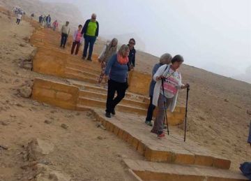 رغم الطقس الحار.. وفد ألماني يزور المناطق الأثرية بالمنيا رغم الطقس الحار.. وفد ألماني يزور المناطق الأثرية بالمنيا