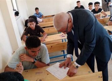 محافظ شمال سيناء يتفقد امتحانات الشهادة الإعدادية بالعريش