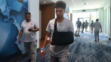 جراحة ناجحة لـ إمام عاشور بعد الإصابة.. طبيب الأهلي يكشف تفاصيل حالته