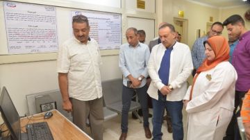 محافظ أسيوط يفتتح وحدة العلاج الطبيعي بعيادة أبنوب الشاملة للتأمين الصحي