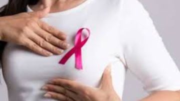 احذري العلامات الصامتة .. أعراض مبكرة لسرطان الثدي قد تنقذ حياتك احذري العلامات الصامتة .. أعراض مبكرة لسرطان الثدي قد تنقذ حياتك