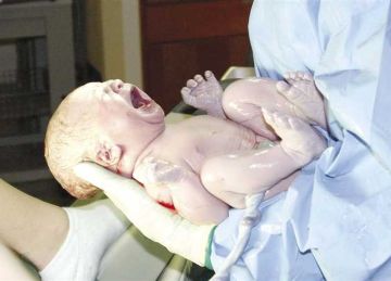 ما أهمية تحليل كعب القدم لحديثي الولادة؟.. الصحة تجيب ما أهمية تحليل كعب القدم لحديثي الولادة؟.. الصحة تجيب