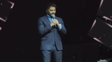 انتوا هتقووني.. تامر حسني يتأثر في حفل الكويت بسبب ابنه آدم انتوا هتقووني.. تامر حسني يتأثر في حفل الكويت بسبب ابنه آدم