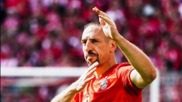 ريبيرو يعقد محاضرة فنية بالفيديو قبل التحرك لملعب هارد روك ريبيرو يعقد محاضرة فنية بالفيديو قبل التحرك لملعب هارد روك